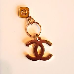Chanel Charm, CC Holiday wrapping charm.